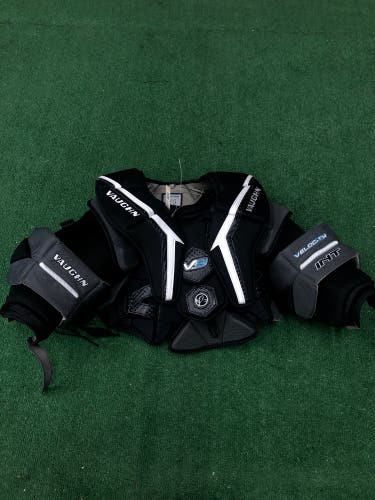 Intermediate Medium Vaughn Velocity V9 Goalie Chest Protector (Used)