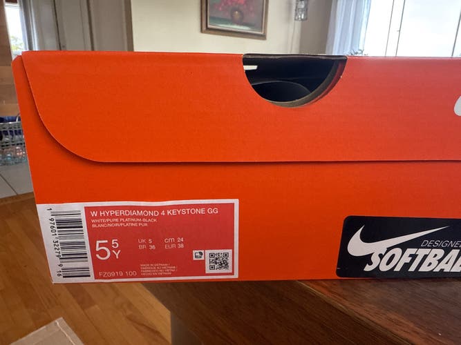 White Kid's 5.5Y (Big Kids / Youth) Nike Hyperdiamond 4 Keystone Mid Top Molded Cleats (New)