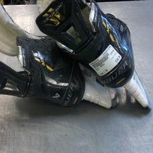 Used Bauer M5PRO Junior Hockey Skate Junior 04 11339-S000195080