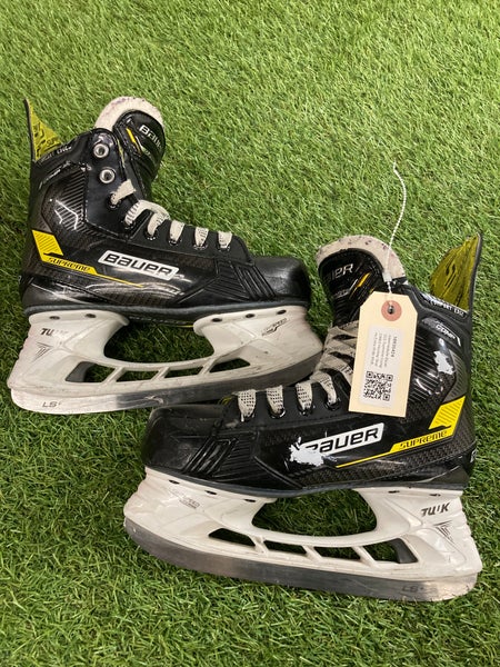 Intermediate Bauer S22 Supreme Comp (SMU) Hockey Skates Extra Wide Width Size 4 (Used)