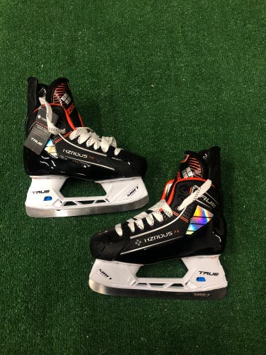 Intermediate True HZRDUS 7X Hockey Skates Regular Width Size 5 (New)