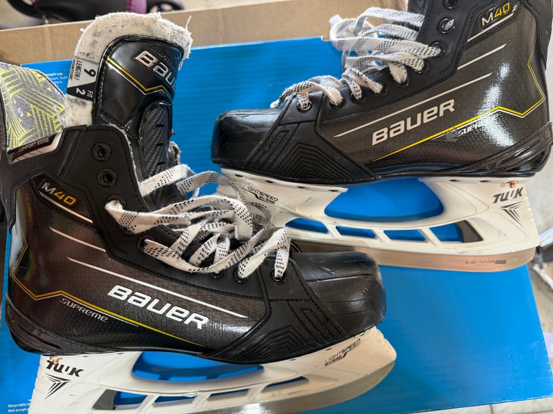 Bauer Supreme M40 Hockey Skates Regular Width 9 (Used)