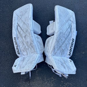 Medium 2024 Bauer Vapor X5 Pro Goalie Leg Pads (Used)