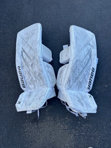 Medium 2024 Bauer Vapor X5 Pro Goalie Leg Pads (Used)