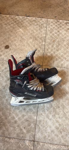 Bauer Vapor X600 Hockey Skates Size 3 (Used)