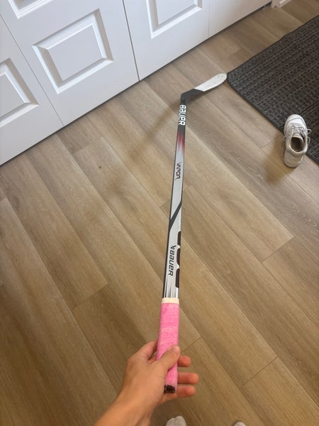 Intermediate Bauer Vapor League Right Handed Hockey Stick P28 65 flex (Used)