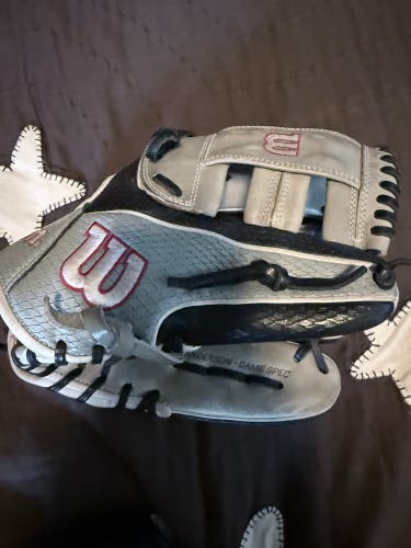 2023 Wilson A2000 RH Infield Baseball Glove 11.5" (Used)