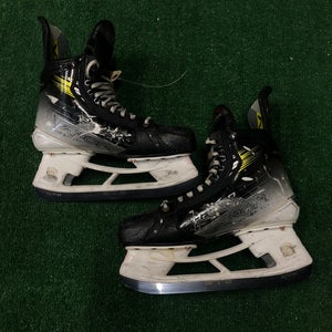 Senior Bauer Vapor Hyperlite 2 Hockey Skates Regular Width 10.5 (Used)