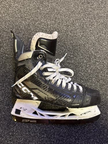 2021 CCM AS-V Pro Hockey Skates Regular Width Pro Stock 9.5 (Used)