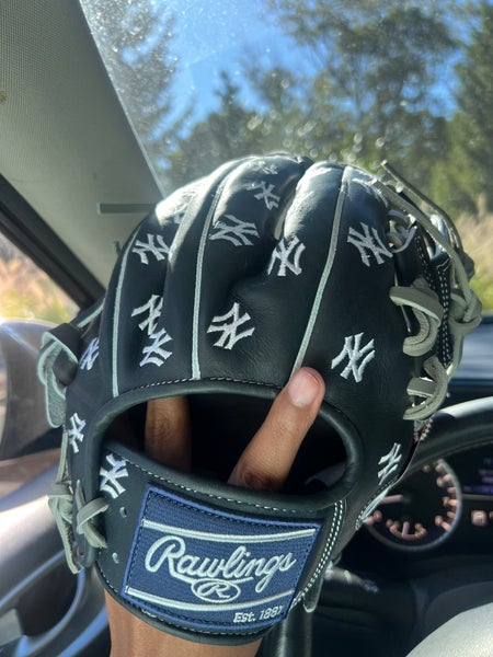 2025 Rawlings Heart of the Hide (NY YANKEES) Infield Baseball Glove 11.75" (New) (limited edition)