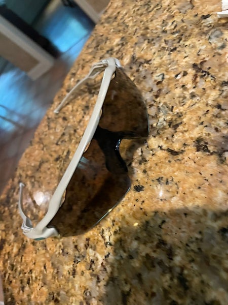 Unisex Medium/Large Oakley Sunglasses (Used)