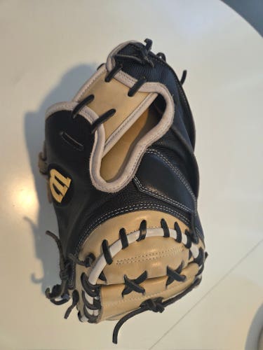 Wilson RH A2000 Catcher's Glove 33.5" (Used)