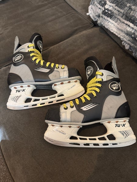 Bauer Vapor 10 Hockey Skates Regular Width Size 6 Tuuk Lightspeed Chassis