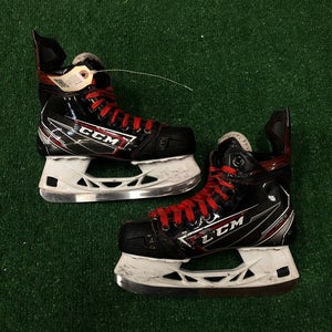 Senior CCM JetSpeed FT490 Hockey Skates Extra Wide Width 5 (Used)