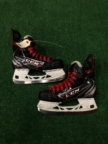 Senior CCM JetSpeed FT490 Hockey Skates Extra Wide Width 5 (Used)