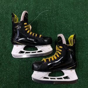 Intermediate Bauer Supreme M4 Hockey Skates Size 4 (Used)