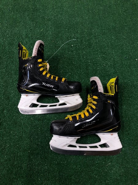 Intermediate Bauer Supreme M4 Hockey Skates Size 4 (Used)