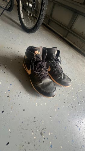 Black Men's Size M 10.0 (W 11.0) Adult Air Jordan High Top Metal (Used)