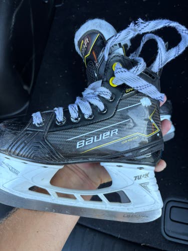 2024 Bauer Supreme Ignite Pro Hockey Skates Regular Width Size 2 (Used)