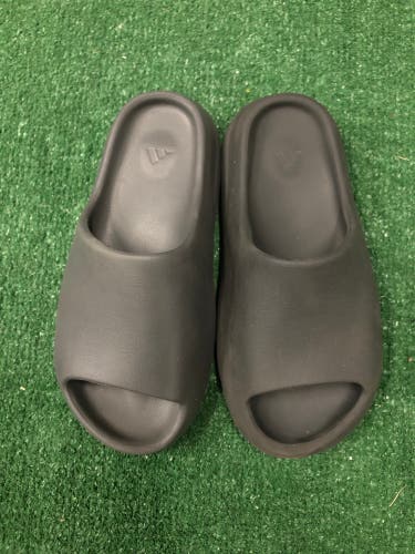 Black Unisex Size M 9.0 (W 10.0) Adult Yeezy Slides (Used)
