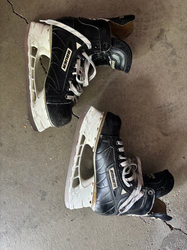 2014 Bauer Supreme 6000 Hockey Skates Regular Width 9.5 (Used)