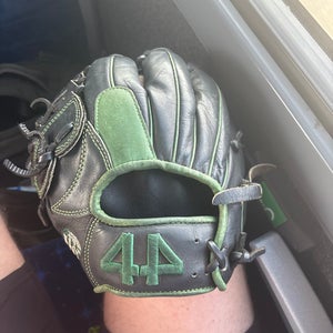 2024 44 Pro Signature Series LH Pitcher's Baseball Glove 11" (Used)