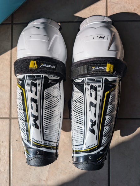 Junior CCM Tacks 9060 11" Shin Pads (Used)