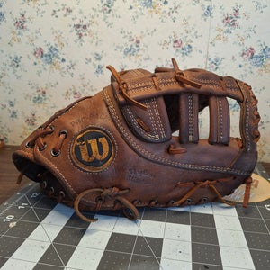 Wilson RH First Base A2800 Baseball Glove 12" (Used)
