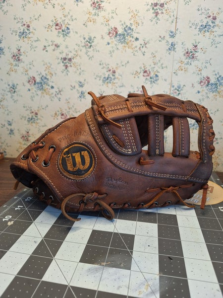 Wilson RH First Base A2800 Baseball Glove 12" (Used)