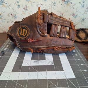 Vintage Wilson A2000 XLO Outfield Baseball Glove 12.5" (Used)