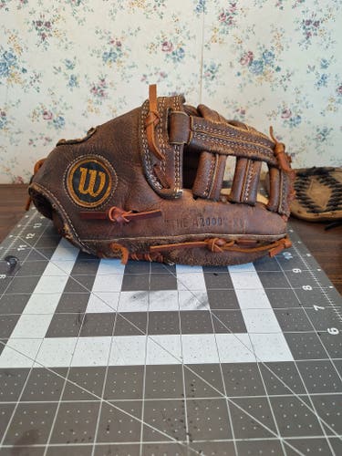 Vintage Wilson A2000 XLO Outfield Baseball Glove 12.5" (Used)