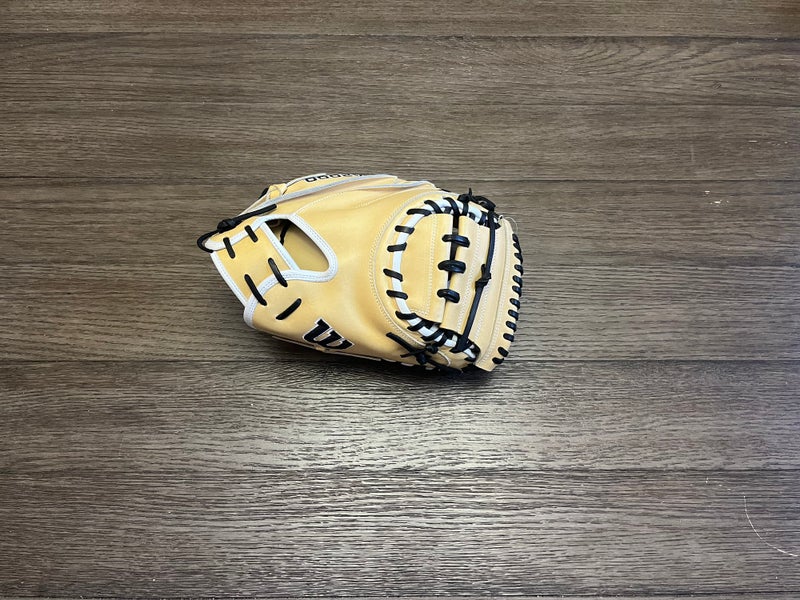 New Wilson A2000 DPCM 33" Catchers Mitt