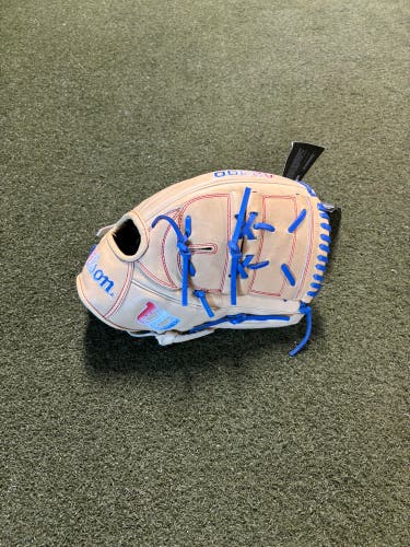 2025 Wilson A2000 RH Pitcher's Baseball Glove 12" (New)