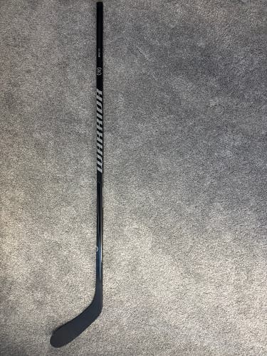 Junior Warrior Right Handed Hockey Stick W28 (Used)