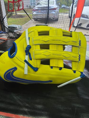 Nike 12.75” Ronald Acuña Jr. Vapor Elite Series Glove. Limited Edition.
