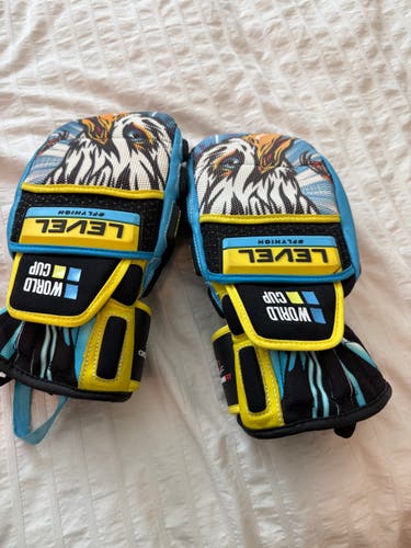 Blue Small Adult Unisex Level Gloves (New)