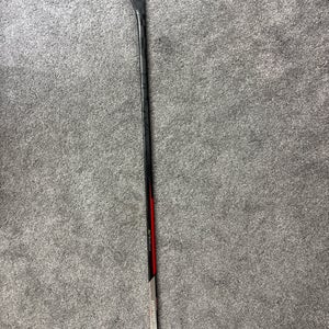 Junior Bauer Vapor Hyperlite Right Handed Hockey Stick P28 (Used)