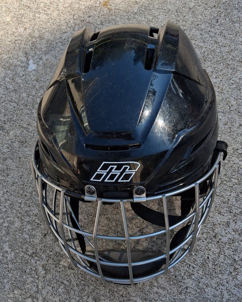 SR Large Cascade M11Pro hockey player Helmet (Used)