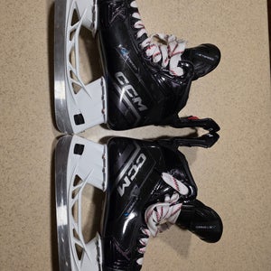 CCM JetSpeed FT690 Hockey Skates Regular Width 6 (Used)