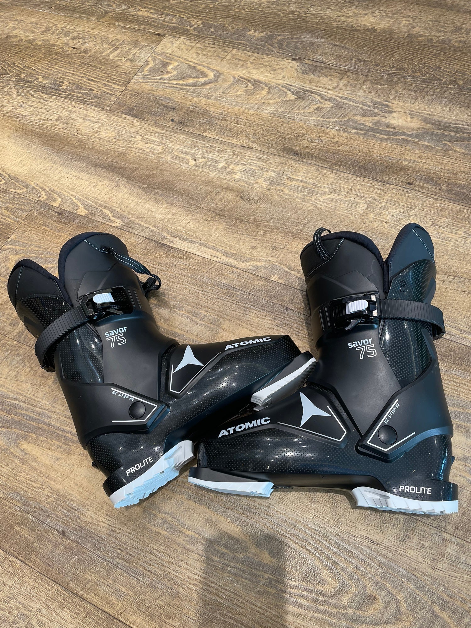 2022 Atomic Redster STI 150 Lifted Ski Boots NEW! Size 24.5