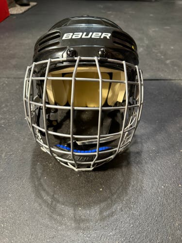 Medium Bauer 4500 Helmet w cage