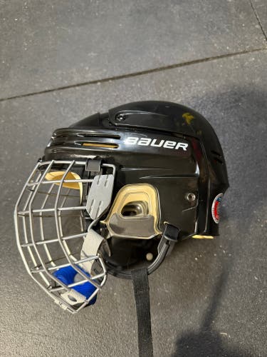 Medium Bauer 4500 Helmet w cage
