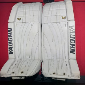 Vaughn V6 2300 Pro leg pads