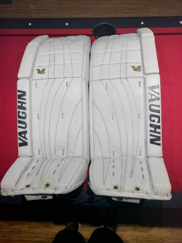 Vaughn V6 2300 Pro leg pads