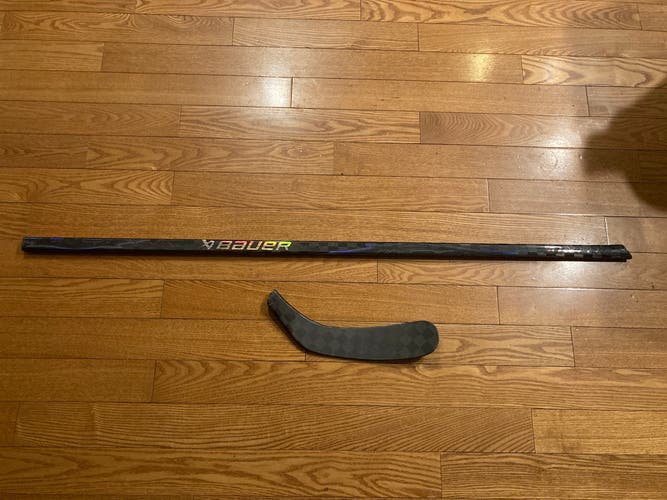 Intermediate Bauer Vapor FlyLite Left Hand Hockey Stick (Used)