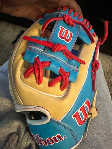 2025 Wilson A2000 RH Infield Baseball Glove 11.5" (New)