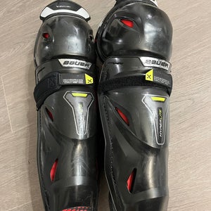 Senior Bauer Vapor Hyperlite 15" Shin Pads (Used)