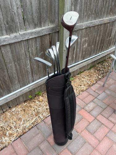 Men’s Right Handed Golf Club Starter Set with Lightweight Carry Bag
