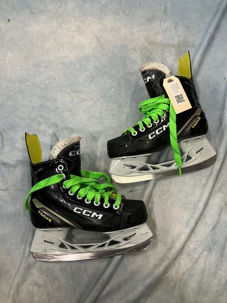 Intermediate CCM AS-560 Hockey Skates Regular Width Size 4 (Used)