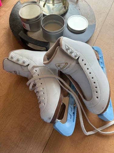 Jackson Ultima Figure Skates B Junior 1.5 (Used)
